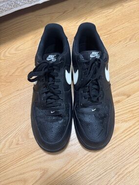 Nike Black and White Men's Low-Top Sneakers